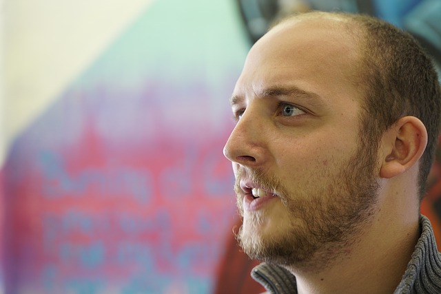 moderní pohledný muž