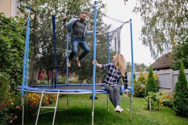 skákání na trampolíně